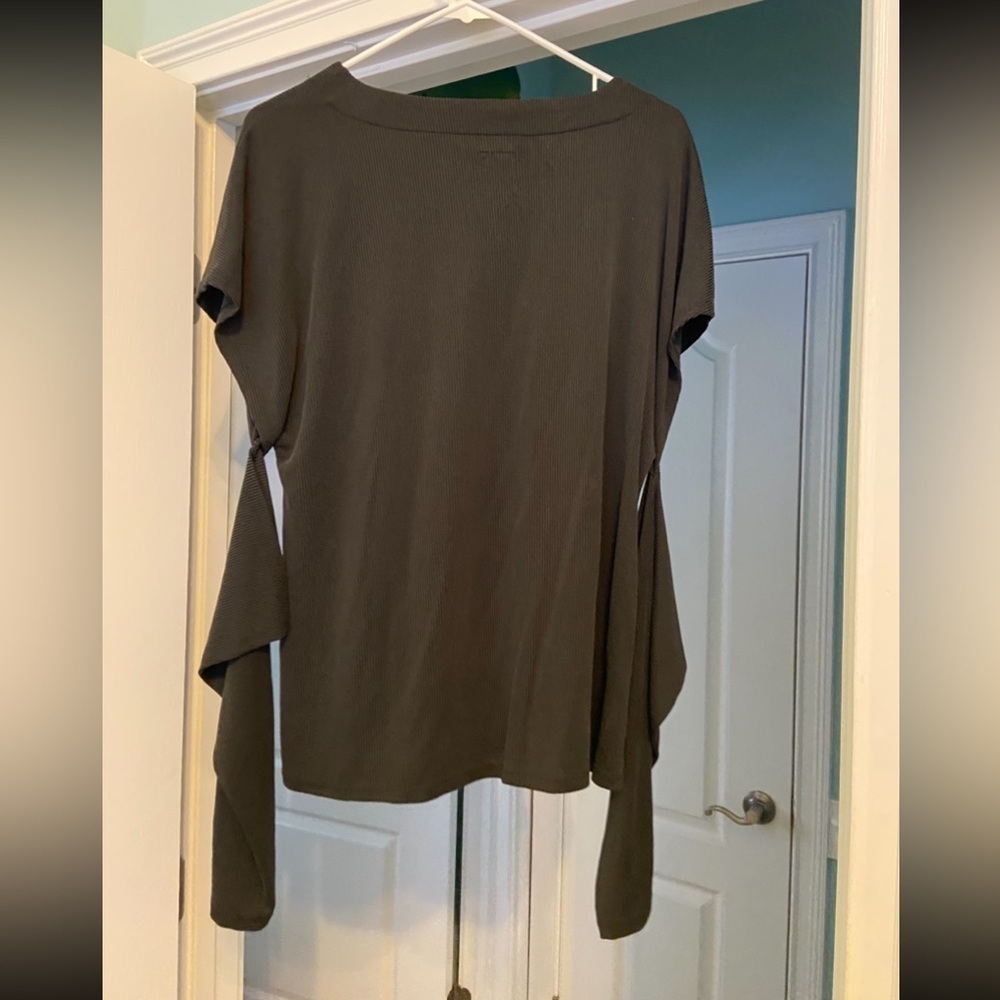 Ruti The Breakout Cut Out Black Ribbed Top - Picture 4 of 8